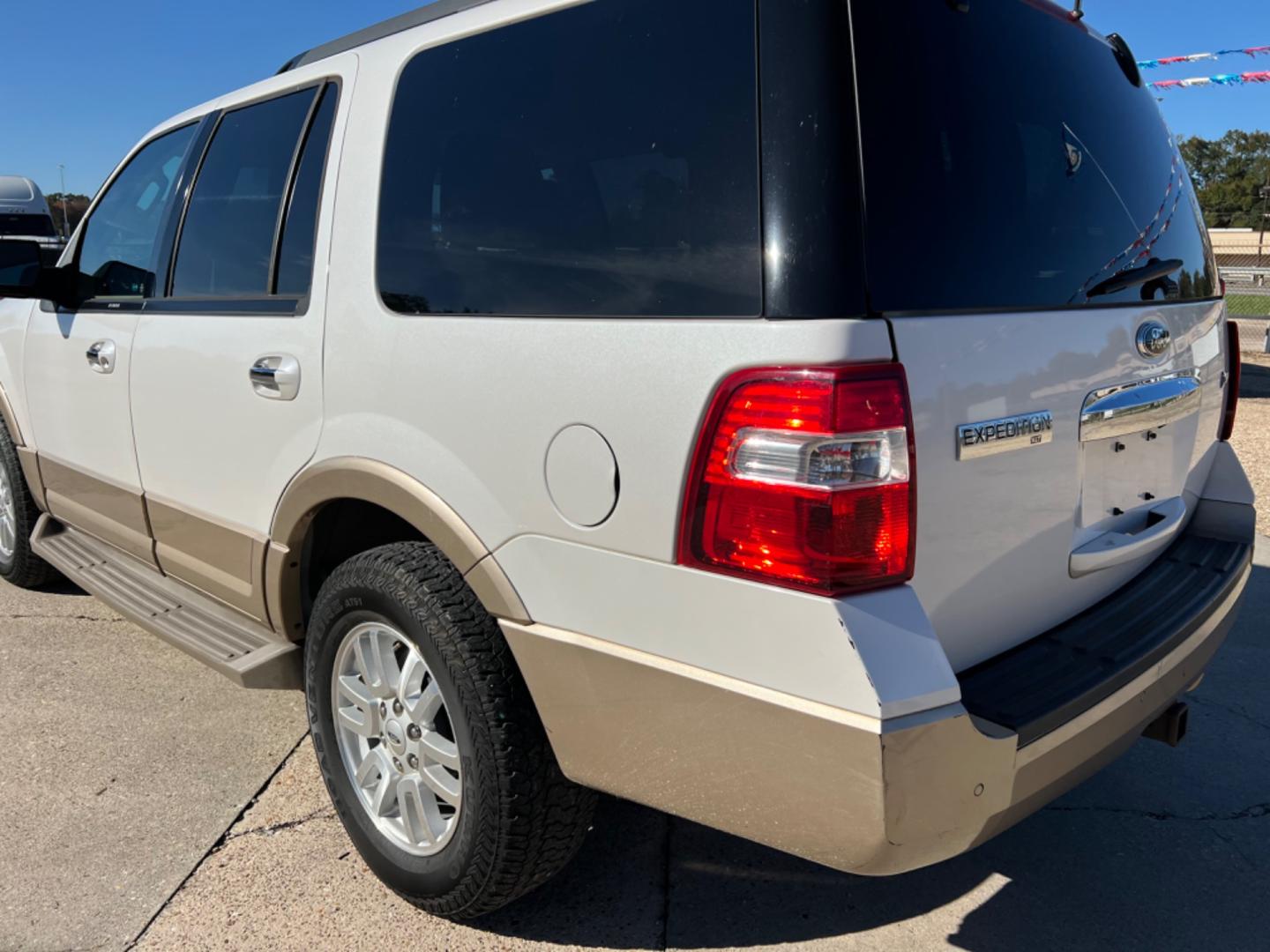 2013 White /Tan Ford Expedition XLT W/Leather (1FMJU1H58DE) with an 5.4 V8 engine, Automatic transmission, located at 4520 Airline Hwy, Baton Rouge, LA, 70805, (225) 357-1497, 30.509325, -91.145432 - 2013 Ford Expedition XLT 146K Miles, 5.4 V8, Leather Seats, 7 Passenger Seating, Sunroof, Power Windows, Locks, Mirrors & Seat, Cold A/C, Tow Pkg. NO IN HOUSE FINANCING. FOR INFO PLEASE CONTACT JEFF AT 225 357-1497 CHECK OUT OUR A+ RATING WITH THE BETTER BUSINESS BUREAU WE HAVE BEEN A FAMILY OWNED A - Photo#7